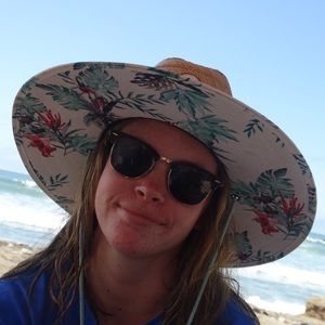 Meet your Posher, Claire